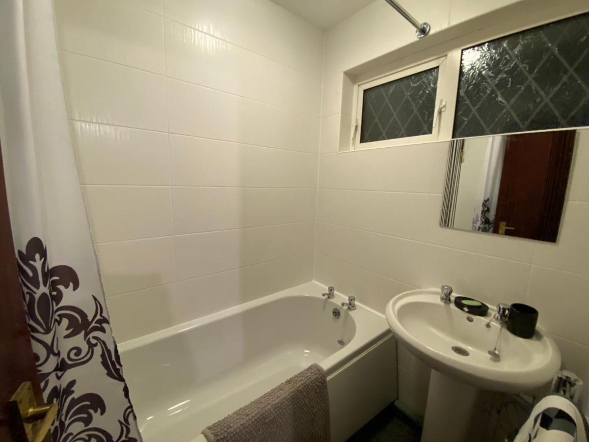 Serene 4Br In Harborne Close To Qe Hospital, Harborne Centre Бирмингем Экстерьер фото