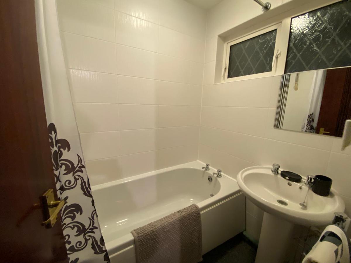 Serene 4Br In Harborne Close To Qe Hospital, Harborne Centre Бирмингем Экстерьер фото